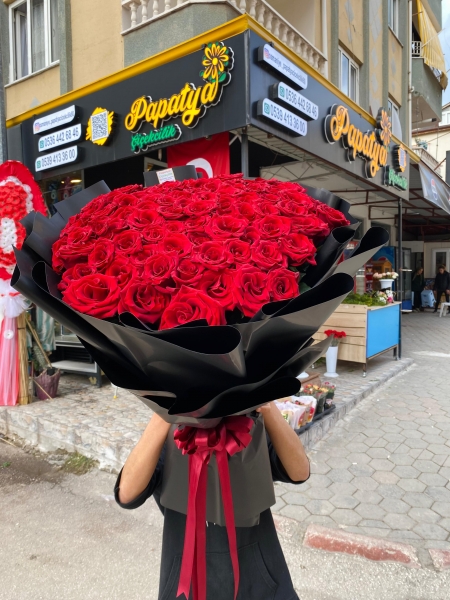 Sade tasarımlı 101 adet canlı gül